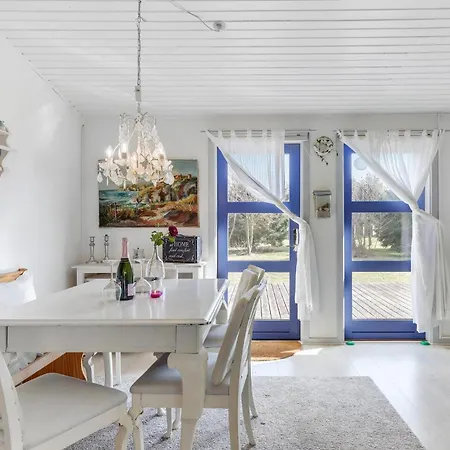 2 Bedroom Lovely In דירה *