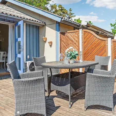 2 Bedroom Lovely In Lägenhet